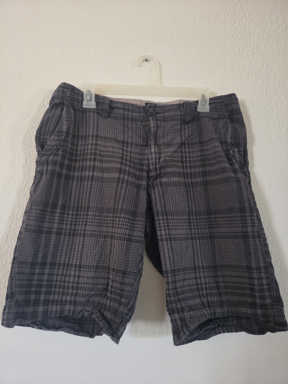 Men's Flat-Front Plaid Shorts in Dark Gray